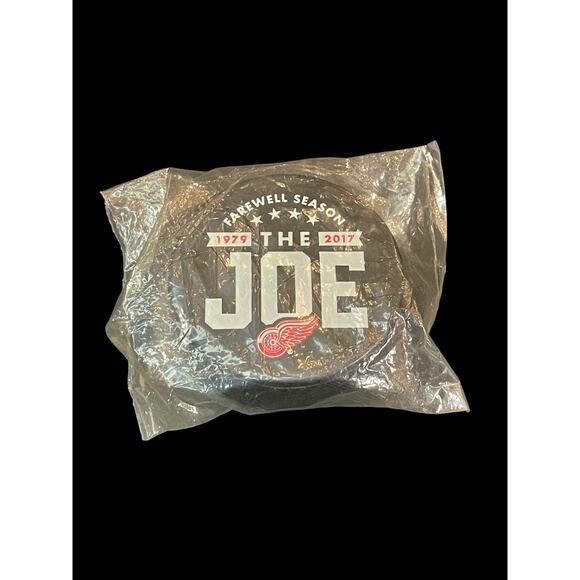 Detroit Red Wings Farewell The Joe Little Caesar Hockey Puck Season 1979 - 2017 - Picture 1 of 2
